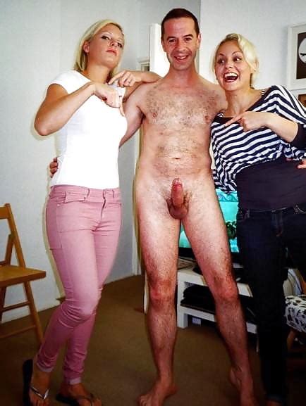 ビーチでの裸の家族 クリエイティブアートポルノ写真