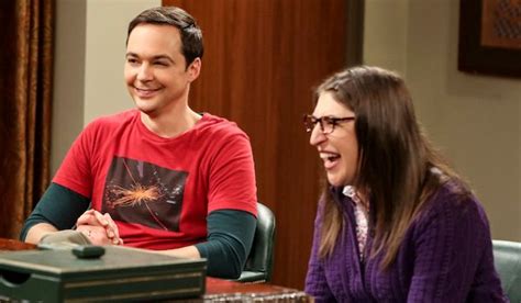The Big Bang Theorys First Look At Guest Stars Sean Astin And Kal Penn