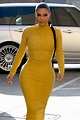 Los encantos de Kim Kardashian casi hacen explotar su vestido - La Opinión