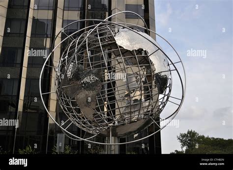 Globe Statue Outside Trump Tower New York Stock Photo Alamy