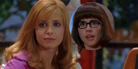 Scooby Doo S Cut Velma Daphne Kiss Confirmed By Sarah Michelle Gellar