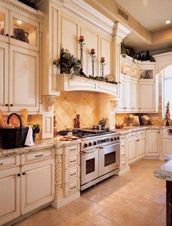 Here is your guide to make the best cabinet choice according to your style of kitchen. I don't usually like white kitchen cabinets, but these are ...