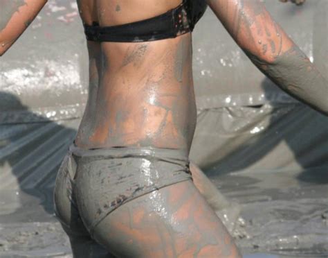These Girls Are Very Dirty Literally 47 PICS Izispicy Com