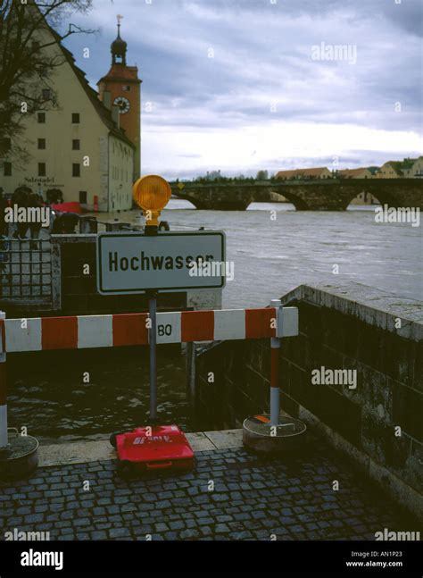 Hochwasser Der Donau Im Zentrum Der Stadt Regensburg Bayern
