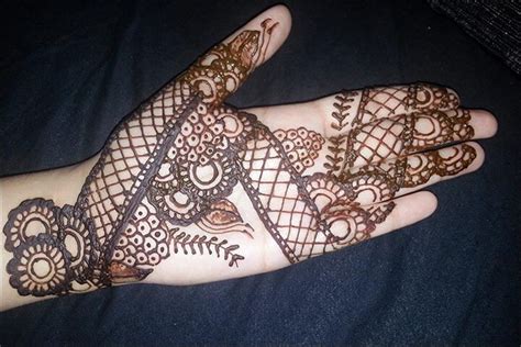 Cara mudah membuat desain henna di tangan. 100 Gambar Henna Tangan yang Cantik dan Simple Beserta ...