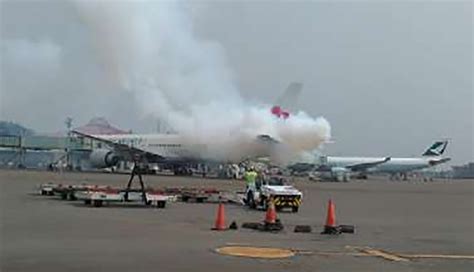 Emergency China Airlines Boeing 777 Tail Smoke At Jakarta Airlive
