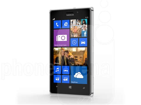 First Look The Nokia Lumia 925 Reviews What Mobile
