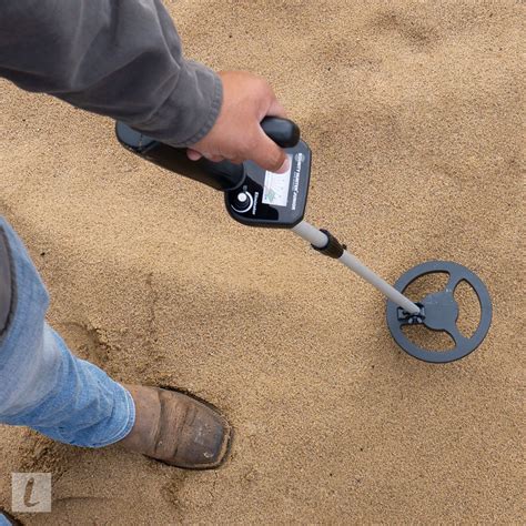 We purchased the bounty hunter junior metal detector so our expert reviewer could thoroughly test and assess it. Bounty Hunter Junior Metal Detector Review: A Great ...