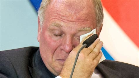 Uli Hoeneß Kündigt Eine Vertrauensfrage An Der Spiegel