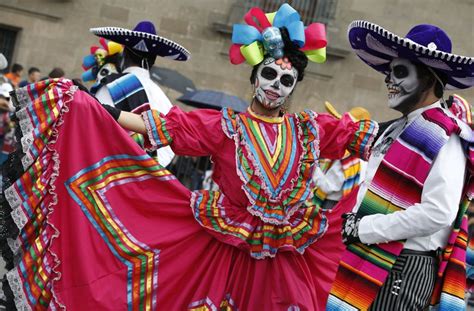 Día de Muertos Parade zum Tag der Toten zieht durch Mexiko Stadt