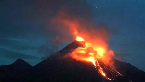 Mexicos ‘volcano Of Fire Erupts Forcing Hundreds To Be Evacuated