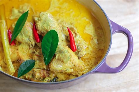 تمڤويق) is a malay condiment made from fermented durian. Ayam Masak Lemak Cili Padi Recipe - Maya Kitchenette