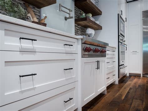 Many white shaker cabinets are white, but the finish is. Great Colour Combinations for White Cabinet Kitchen - MidCityEast