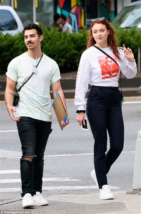 Sophie Turner Embraces Casual Chic On Spending Spree In Ny Daily Mail