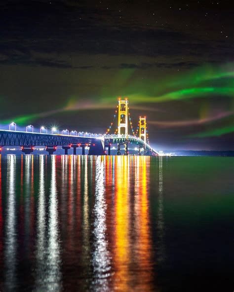 The Northern Lights Over The Mackinac Bridge Michigan Usa Pics