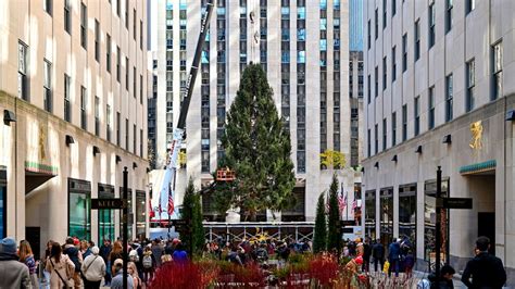 New York City Police Issue Warning Ahead Of Rockefeller Center Tree
