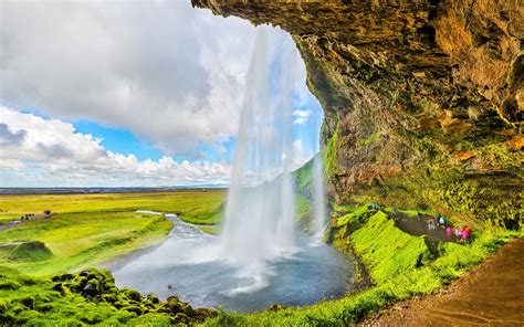 Iceland Is Prepping For Its Hottest Tourist Season Yet