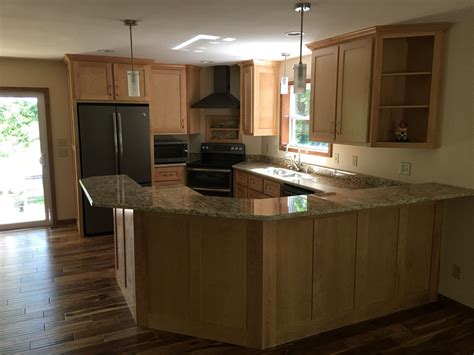 White Birch Natural Stain Shaker Cabinets With Nilo Gold Global Granite