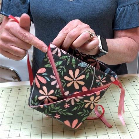 Fabric Origami Pouch Tutorial And Video The Crafty Quilter Fabric