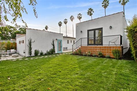Spanish Bungalow In Windsor Hills By Hello Homes Sold For 1 175 000 Spanish Revival Home