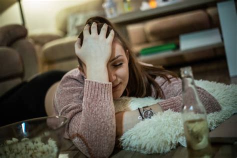 Kuvapankin Valokuvat Ja Rojaltivapaat Kuvat Aiheesta Drunk Girl Istock