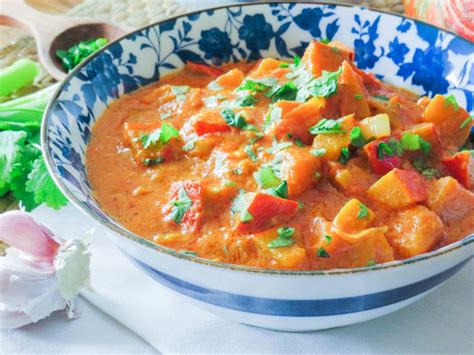 Kürbis Curry mit Kokosmilch und Jungzwiebeln genussfreudig