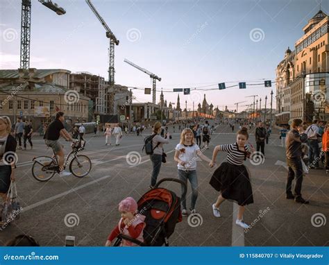 Moscow Russia May 9 2016 People Are Walking Along The Little