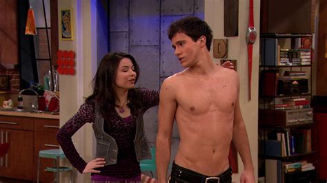 Auscaps Drew Roy Shirtless In Icarly Idate A Bad Boy Ii