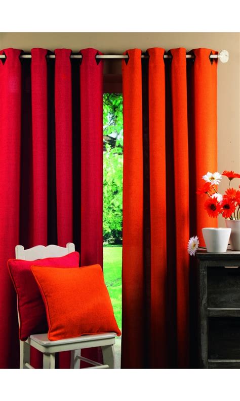 La tringle de rideaules tringles ou barres décoratives sont le plus souvent dédiées aux intérieurs domestiques. Conseils pour fixer une tringle rideau