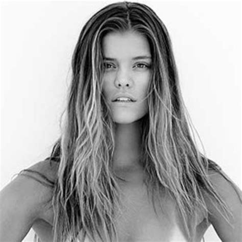 Nina Agdal Strips Naked For Si Photo Series See Pics E Online