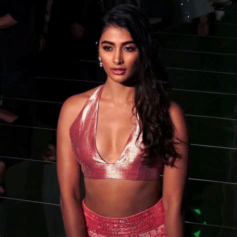 Pin By Parthu On Pooja Hegde Hottest Photos Backless Women