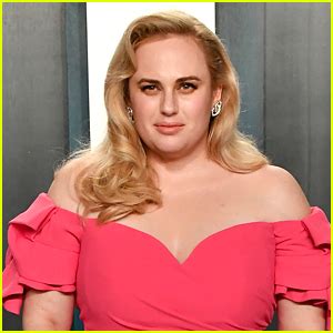 Ре́бел ме́лани эли́забет уи́лсон (англ. Rebel Wilson Shares Pic From Disneyland Moments Before ...