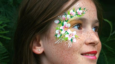 Fee Schminken Mit Glitzergel Effekt Blumen Fee Kinderschminken