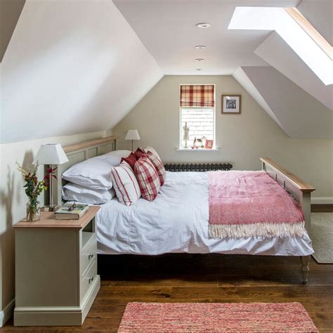 Look Inside This Cosy Cotswold Cottage Cottage Bedroom Home Bedroom