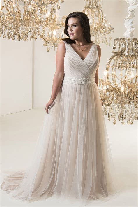 10 Of The Best Plus Sized Wedding Dresses Chwv
