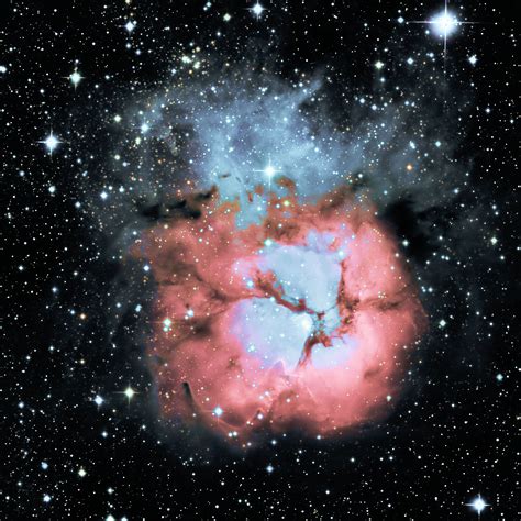 The Trifid Nebula M20 Telescope Live
