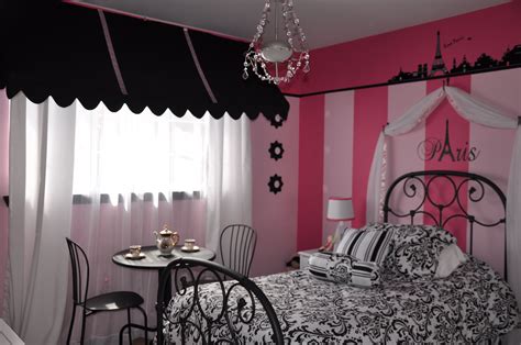 Pin By Krystal Apolinaro On Paris Style Paris Themed Bedroom Paris Girl Room Paris Themed Room