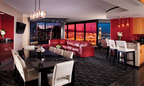 This is where you go when you want to ride a roller coaster on a casino rooftop, spend a few hours at the slots, or browse a shopping center designed to look like the. Review: Hilton Elara Las Vegas Suites - The Best Kept ...