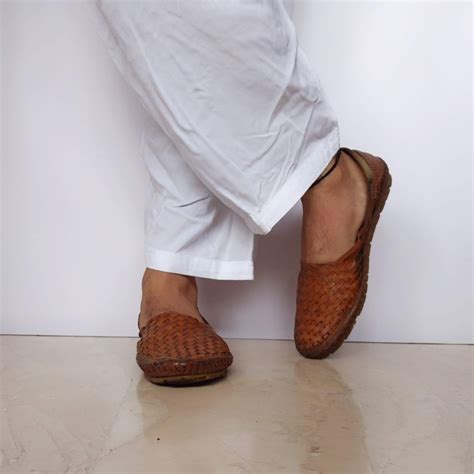 The Right Shoes To Wear With Kurta Pajama The Shoestopper