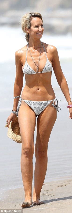 Lady Victoria Hervey Flaunts Figure In White Bikini Daily Mail Online