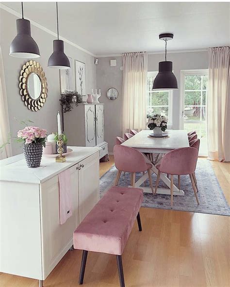 Menata ruang tamu dengan bentuk yang memanjang bisa cukup memusingkan. Deko Simple Ruang Tamu | Desainrumahid.com