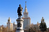 Lomonosov-Monument Vor Der Universität, Die Er Gründete Stockfoto ...