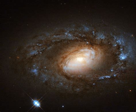 Distant Galaxys Anatomy Revealed In Stunning Hubble Space Image