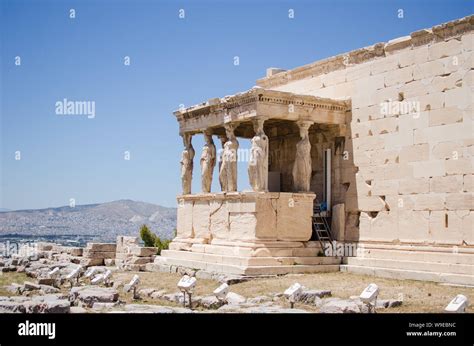 Le Figure Della Cariatide Portico Delleretteo Sullacropoli Di Atene