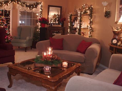 Simple living room christmas decor. Dining Delight: Christmas Decor - Living Room