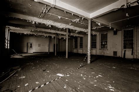 Haunting Pictures Show Inside Abandoned Mental Hospital Mirror Online
