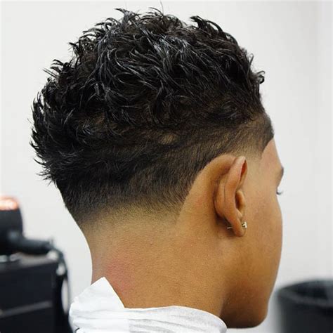 Tapered haircuts feature longer tops and shorter backs and sides with the length decreasing gradually. Mexican Hair: Top 19 Mexican Haircuts For Guys (2021 Guide)