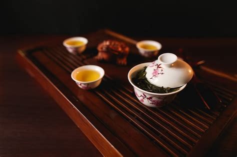 A Cerimônia Do Chá Chinês Tradicional Porcelana Gaiwan E Três Xícaras
