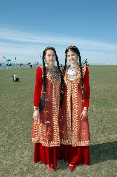 Turkmenistans Traditional Clothes Traditional Outfits Costumes