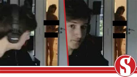 Twitch Streamer S Naked Mom Walks In Live On Stream Footage Youtube